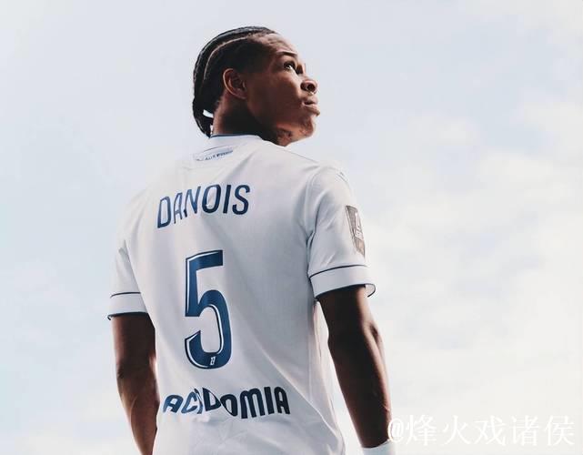 21岁法甲中场新星崭露头角,欧洲六大豪门争相追逐,1100万欧元报价被拒 21岁法甲中场新星崭露头角,欧洲六大豪门争相追逐,1100万欧元报价被拒