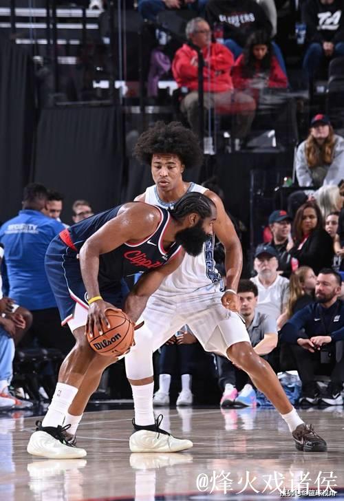 快船主场不敌灰熊遭遇4连败,哈登带伤出战贡献13分 快船主场不敌灰熊遭遇4连败,哈登带伤出战贡献13分